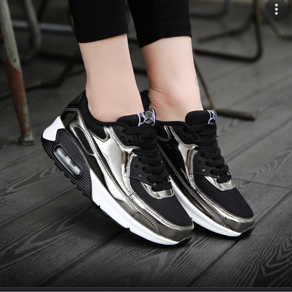 Black and silver shoes - Picture 5 of 7